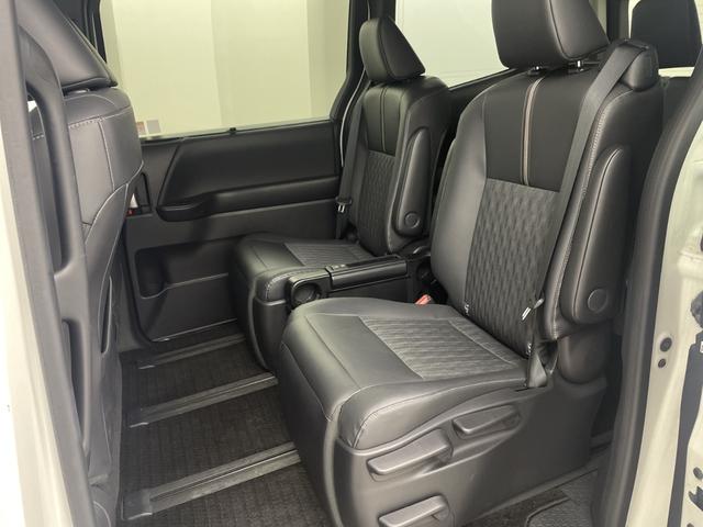 ノア ハイブリッドZ 純正ナビ 地デジフルセグ バックカメラ ETC2.0 追従式クルーズコントロール 車線逸脱警報 衝突軽減ブレーキ オートマチックハイビーム シートヒーター AC100V オットマン 純正ドアバイザー(49枚目)