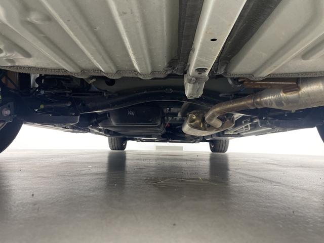 ノア ハイブリッドZ 純正ナビ 地デジフルセグ バックカメラ ETC2.0 追従式クルーズコントロール 車線逸脱警報 衝突軽減ブレーキ オートマチックハイビーム シートヒーター AC100V オットマン 純正ドアバイザー(80枚目)