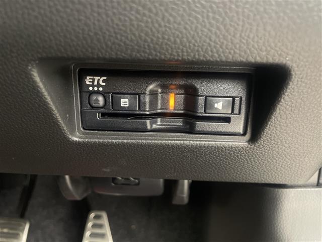 スイフトスポーツ ベースグレード 社外9型SDナビ バックカメラ 運転席シートヒーター レーダークルーズコントロール ビルトインETC ブラインドスポットモニター レーンキープアシスト 衝突軽減ブレーキ 横滑り防止 純正フロアマット(5枚目)