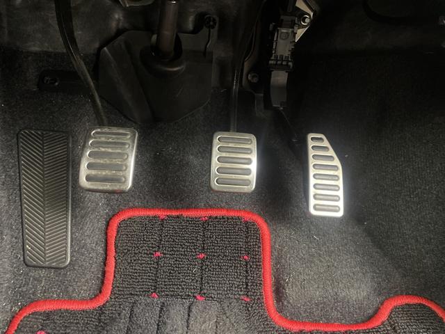 スイフトスポーツ ベースグレード 社外9型SDナビ バックカメラ 運転席シートヒーター レーダークルーズコントロール ビルトインETC ブラインドスポットモニター レーンキープアシスト 衝突軽減ブレーキ 横滑り防止 純正フロアマット(31枚目)