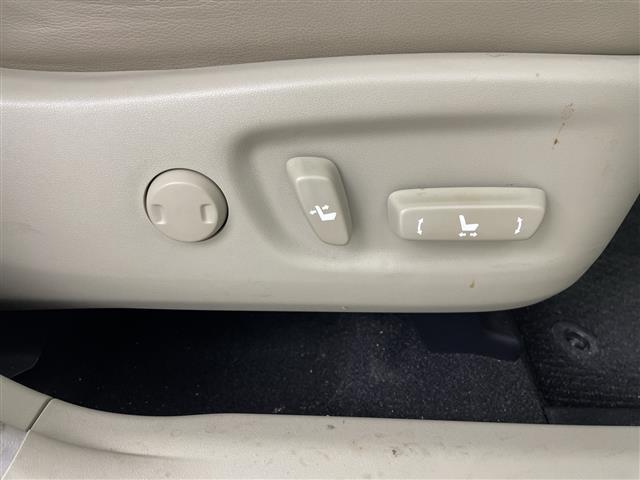 プリウスアルファ 純正ナビ(FM/AM/CD/DVD/HDMI/Bluetooth) バックカメラ フルセグテレビ クルーズコントロール ビルトインETC 運転席パワーシート ハーフレザーシート オートLEDライト(6枚目)