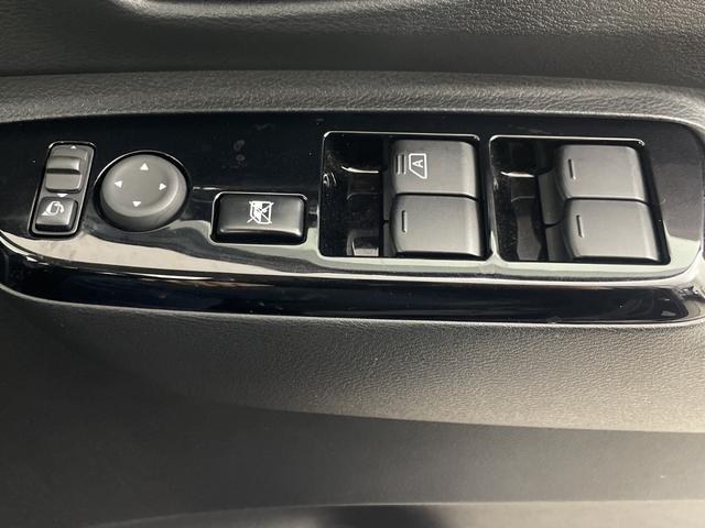 ルークス ハイウェイスター Gターボ 純正9インチナビ 全方位カメラ 両側パワースライドドア ドライブレコーダー フルセグTV Bluetooth ビルトインETC 衝突軽減ブレーキ 盗難防止装置 ロールサンシェード 純正フロアマット(19枚目)