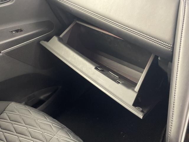 デリカD:5 P 電動サイドステップ 純正ナビ 全方位カメラ 両側パワースライドドア 電動リアゲート ドライブレコーダー ETC パワーシート シートヒーター ステアリングヒーター BSM 純正18インチアルミホイール(28枚目)