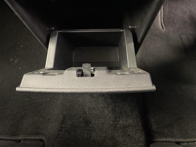 デリカD:5 P 電動サイドステップ 純正ナビ 全方位カメラ 両側パワースライドドア 電動リアゲート ドライブレコーダー ETC パワーシート シートヒーター ステアリングヒーター BSM 純正18インチアルミホイール(33枚目)