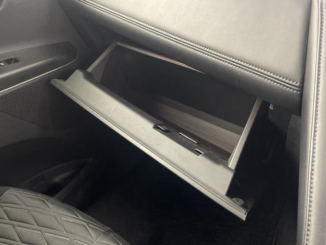 デリカD:5 P 純正ナビ アラウンドビュー 後席モニター ブラインドスポットモニター レーダークルーズコントロール 両側パワースライドドア 電動サイドステップ ステアリングヒーター ビルトインETC フルセグTV(32枚目)