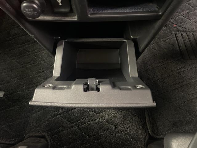 デリカD:5 P 純正ナビ アラウンドビュー 後席モニター ブラインドスポットモニター レーダークルーズコントロール 両側パワースライドドア 電動サイドステップ ステアリングヒーター ビルトインETC フルセグTV(37枚目)