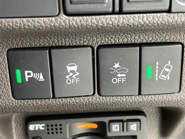 フリード Ｇ・ホンダセンシング　純正９インチナビ　フロントカメラ　バックカメラ　フルセグＴＶ　Ｂｌｕｅｔｏｏｔｈ　両側パワースライドドア　ビルトインＥＴＣ　前後コーナーセンサー　衝突軽減システム　レーダークルーズコントロール（6枚目）