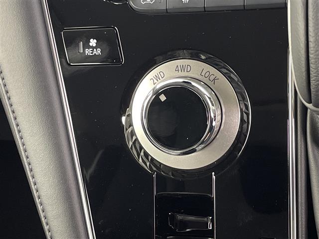 デリカD:5 ブラックエディション 登録済未使用車 電動サイドステップ 後席モニター アルパインナビ 全方位カメラ BSM レーダークルーズコントロール 両側パワースライドドア 電動リアゲート パワーシート シートヒーター 衝突軽減(6枚目)