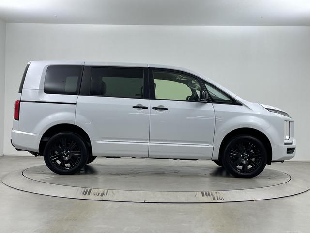 デリカD:5 ブラックエディション 登録済未使用車 電動サイドステップ 後席モニター アルパインナビ 全方位カメラ BSM レーダークルーズコントロール 両側パワースライドドア 電動リアゲート パワーシート シートヒーター 衝突軽減(64枚目)