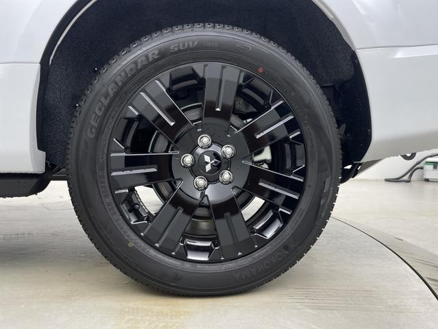 デリカD:5 ブラックエディション 登録済未使用車 電動サイドステップ 後席モニター アルパインナビ 全方位カメラ BSM レーダークルーズコントロール 両側パワースライドドア 電動リアゲート パワーシート シートヒーター 衝突軽減(73枚目)