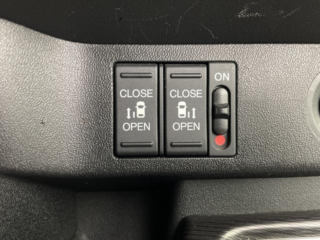 ステップワゴンスパーダ スパーダ・クールスピリット　ホンダセンシングブラスタ　純正フリップダウンモニター　純正９インチナビ　バックカメラ　ビルトインＥＴＣ　両側パワースライドドア　前席シートヒーター　レーダークルーズコントロール　衝突軽減システム　純正アルミホイール　ＬＥＤ（18枚目）