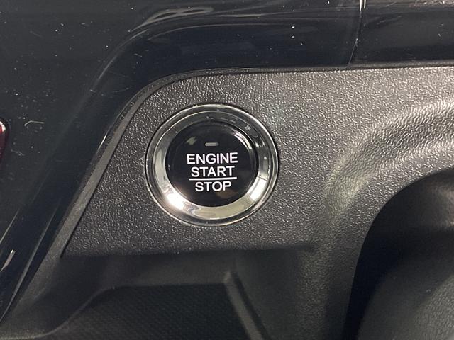 ステップワゴンスパーダ スパーダ・クールスピリット　ホンダセンシングブラスタ　純正フリップダウンモニター　純正９インチナビ　バックカメラ　ビルトインＥＴＣ　両側パワースライドドア　前席シートヒーター　レーダークルーズコントロール　衝突軽減システム　純正アルミホイール　ＬＥＤ（22枚目）