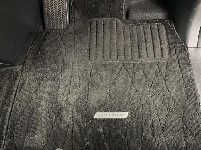 ステップワゴンスパーダ スパーダ・クールスピリット　ホンダセンシングブラスタ　純正フリップダウンモニター　純正９インチナビ　バックカメラ　ビルトインＥＴＣ　両側パワースライドドア　前席シートヒーター　レーダークルーズコントロール　衝突軽減システム　純正アルミホイール　ＬＥＤ（39枚目）