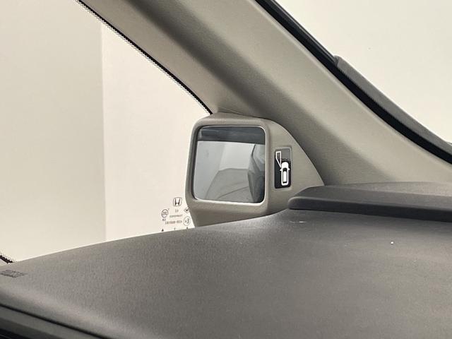 ステップワゴンスパーダ スパーダ・クールスピリット　ホンダセンシングブラスタ　純正フリップダウンモニター　純正９インチナビ　バックカメラ　ビルトインＥＴＣ　両側パワースライドドア　前席シートヒーター　レーダークルーズコントロール　衝突軽減システム　純正アルミホイール　ＬＥＤ（40枚目）