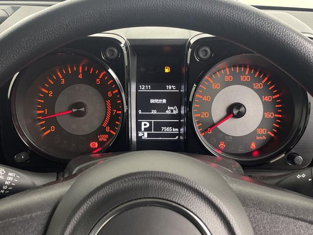 ジムニーシエラ JL シートヒーター 車線逸脱警報 衝突軽減ブレーキ クリアランスソナー ダウンヒルアシストコントロール フロントフォグランプ ヒーテッドミラー 背面タイヤ 電動格納ミラー アイドリングストップ スマートキ(11枚目)