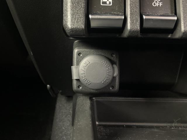 ジムニーシエラ JL シートヒーター 車線逸脱警報 衝突軽減ブレーキ クリアランスソナー ダウンヒルアシストコントロール フロントフォグランプ ヒーテッドミラー 背面タイヤ 電動格納ミラー アイドリングストップ スマートキ(24枚目)