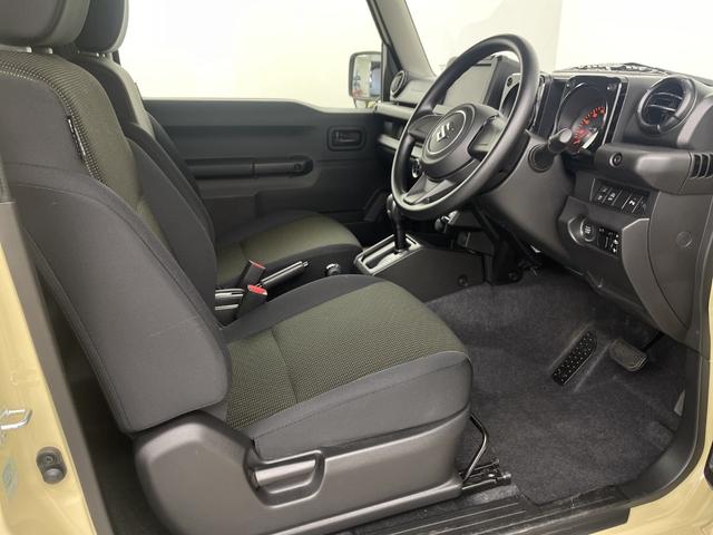 ジムニーシエラ JL シートヒーター 車線逸脱警報 衝突軽減ブレーキ クリアランスソナー ダウンヒルアシストコントロール フロントフォグランプ ヒーテッドミラー 背面タイヤ 電動格納ミラー アイドリングストップ スマートキ(33枚目)