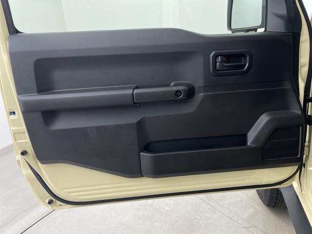 ジムニーシエラ JL シートヒーター 車線逸脱警報 衝突軽減ブレーキ クリアランスソナー ダウンヒルアシストコントロール フロントフォグランプ ヒーテッドミラー 背面タイヤ 電動格納ミラー アイドリングストップ スマートキ(44枚目)