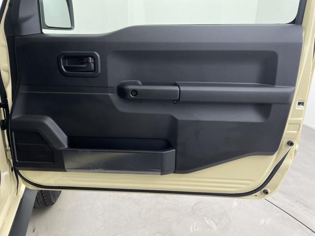 ジムニーシエラ JL シートヒーター 車線逸脱警報 衝突軽減ブレーキ クリアランスソナー ダウンヒルアシストコントロール フロントフォグランプ ヒーテッドミラー 背面タイヤ 電動格納ミラー アイドリングストップ スマートキ(45枚目)