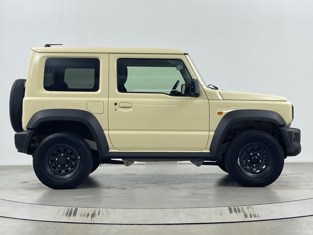 ジムニーシエラ JL シートヒーター 車線逸脱警報 衝突軽減ブレーキ クリアランスソナー ダウンヒルアシストコントロール フロントフォグランプ ヒーテッドミラー 背面タイヤ 電動格納ミラー アイドリングストップ スマートキ(57枚目)