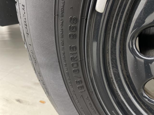 ジムニーシエラ JL シートヒーター 車線逸脱警報 衝突軽減ブレーキ クリアランスソナー ダウンヒルアシストコントロール フロントフォグランプ ヒーテッドミラー 背面タイヤ 電動格納ミラー アイドリングストップ スマートキ(70枚目)