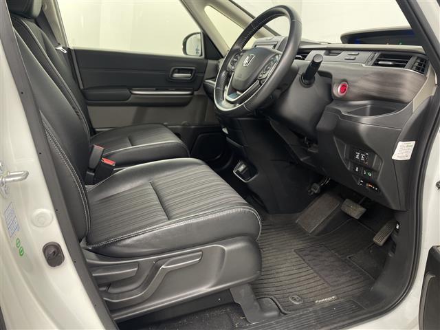 フリード+ G・ホンダセンシング 純正ナビ バックカメラ 両側パワースライドドア ビルトインETC レーダークルーズコントロール レーンキープアシスト 衝突軽減システム 純正15インチアルミホイール 純正フロアマット プッシュスタート(17枚目)