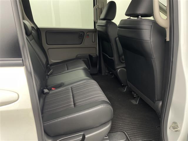 フリード+ G・ホンダセンシング 純正ナビ バックカメラ 両側パワースライドドア ビルトインETC レーダークルーズコントロール レーンキープアシスト 衝突軽減システム 純正15インチアルミホイール 純正フロアマット プッシュスタート(21枚目)