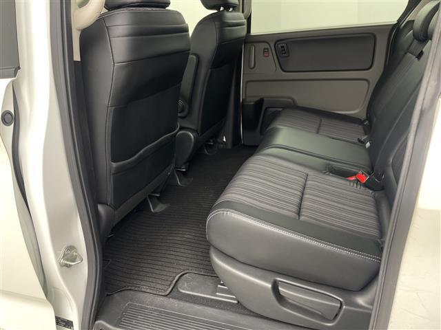 フリード+ G・ホンダセンシング 純正ナビ バックカメラ 両側パワースライドドア ビルトインETC レーダークルーズコントロール レーンキープアシスト 衝突軽減システム 純正15インチアルミホイール 純正フロアマット プッシュスタート(22枚目)