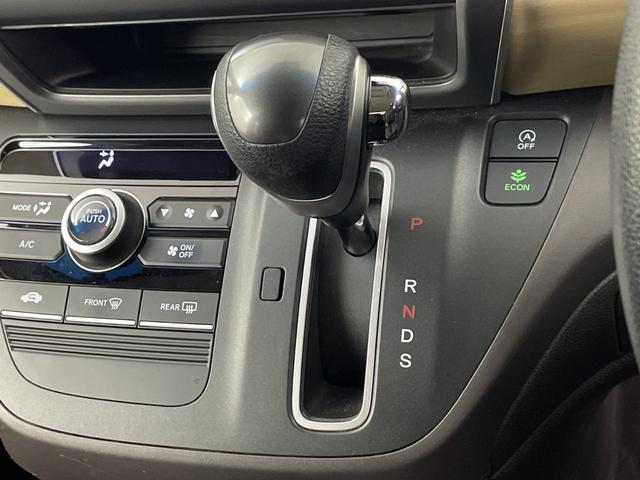 フリード G・ホンダセンシング 社外ナビ バックカメラ 両側パワースライドドア ビルトインETC ドライブレコーダー レーダークルーズコントロール レーンキープアシスト 衝突軽減システム 純正フロアマット アイドリングストップ(17枚目)