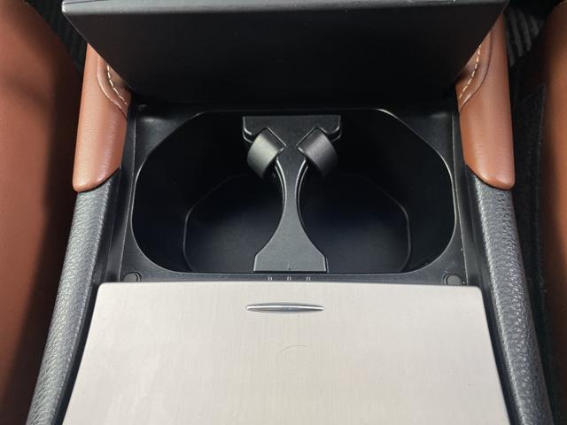 ハリアー プレミアム　メタル　アンド　レザーパッケージ　純正９インチナビ　バックカメラ　ビルトインＥＴＣ　パワーバックドア　クルーズコントロール　車線逸脱警報　クリアランスソナー　シートヒーター　エアーシート　メモリ付きパワーシート　オートハイビーム（27枚目）