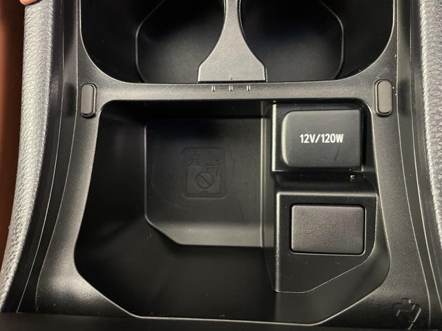 ハリアー プレミアム　メタル　アンド　レザーパッケージ　純正９インチナビ　バックカメラ　ビルトインＥＴＣ　パワーバックドア　クルーズコントロール　車線逸脱警報　クリアランスソナー　シートヒーター　エアーシート　メモリ付きパワーシート　オートハイビーム（28枚目）