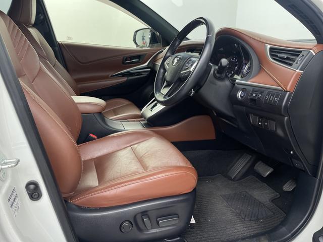 ハリアー プレミアム　メタル　アンド　レザーパッケージ　純正９インチナビ　バックカメラ　ビルトインＥＴＣ　パワーバックドア　クルーズコントロール　車線逸脱警報　クリアランスソナー　シートヒーター　エアーシート　メモリ付きパワーシート　オートハイビーム（35枚目）