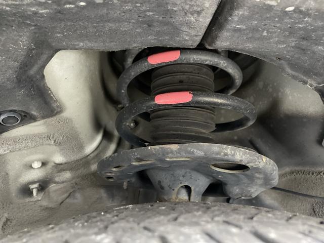 ハリアー プレミアム　メタル　アンド　レザーパッケージ　純正９インチナビ　バックカメラ　ビルトインＥＴＣ　パワーバックドア　クルーズコントロール　車線逸脱警報　クリアランスソナー　シートヒーター　エアーシート　メモリ付きパワーシート　オートハイビーム（78枚目）