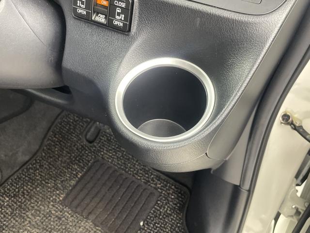 シエンタ ハイブリッドＧ　クエロ　純正ＳＤナビ　全方位カメラ　クルーズコントロール　シートヒーター　ステアリングヒーター　前後ドライブレコーダー　ＥＴＣ　両側パワースライドドア　衝突軽減システム　純正アルミホイール　純正フロアマット（30枚目）