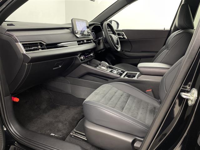 アウトランダーPHEV ブラックエディション 純正12.3インチナビ 全方位カメラ マイパイロット BSM ETC2.0 前後ドライブレコーダー AC100V ワイヤレス充電 パドルシフト ステアリングヒーター シートヒーター 電動リアゲート(22枚目)