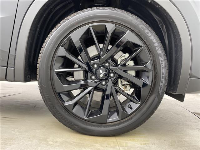 アウトランダーPHEV ブラックエディション 純正12.3インチナビ 全方位カメラ マイパイロット BSM ETC2.0 前後ドライブレコーダー AC100V ワイヤレス充電 パドルシフト ステアリングヒーター シートヒーター 電動リアゲート(39枚目)