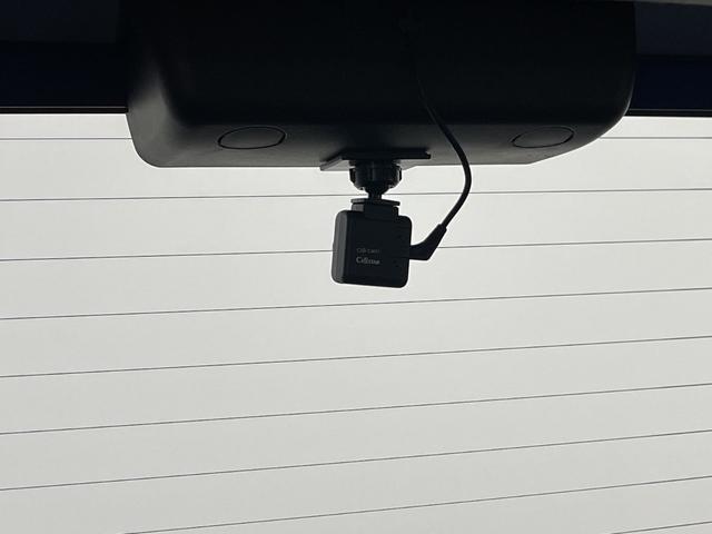 シエンタ ハイブリッドG 純正SDナビ バックカメラ フルセグTV CD/DVD/BT 両側パワースライドドア 前後ドライブレコーダー ビルトインETC 純正フロアマット レベライザー ステアリングリモコン プッシュスタート(4枚目)