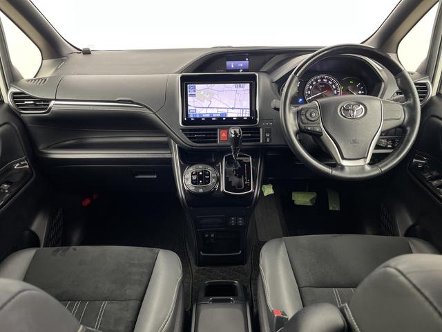 エスクァイア Ｇｉ　プレミアムパッケージ　ブラックテーラード　純正ナビ　バックカメラ　ビルトインＥＴＣ２．０　クルーズコントロール　衝突軽減システム　シートヒーター　ステアリングヒーター　オートマティックハイビーム　両側パワースライドドア　純正アルミホイール（7枚目）