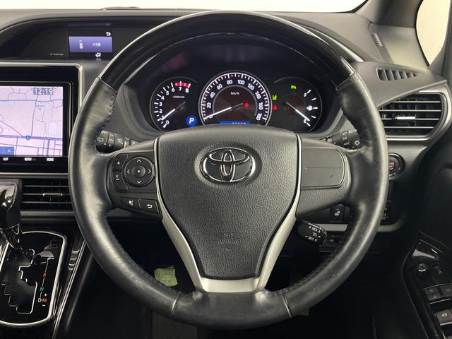 エスクァイア Ｇｉ　プレミアムパッケージ　ブラックテーラード　純正ナビ　バックカメラ　ビルトインＥＴＣ２．０　クルーズコントロール　衝突軽減システム　シートヒーター　ステアリングヒーター　オートマティックハイビーム　両側パワースライドドア　純正アルミホイール（8枚目）