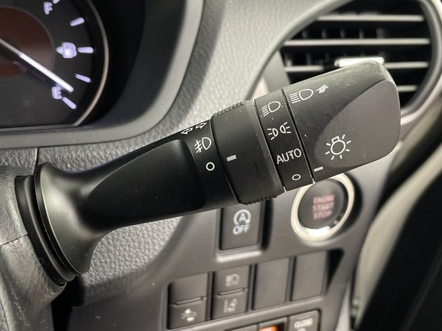 エスクァイア Ｇｉ　プレミアムパッケージ　ブラックテーラード　純正ナビ　バックカメラ　ビルトインＥＴＣ２．０　クルーズコントロール　衝突軽減システム　シートヒーター　ステアリングヒーター　オートマティックハイビーム　両側パワースライドドア　純正アルミホイール（11枚目）