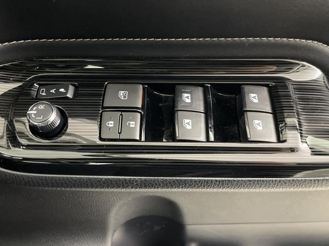 エスクァイア Ｇｉ　プレミアムパッケージ　ブラックテーラード　純正ナビ　バックカメラ　ビルトインＥＴＣ２．０　クルーズコントロール　衝突軽減システム　シートヒーター　ステアリングヒーター　オートマティックハイビーム　両側パワースライドドア　純正アルミホイール（21枚目）