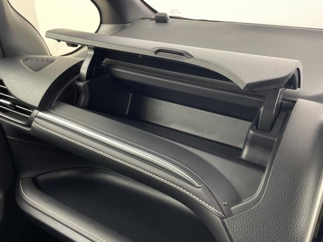 エスクァイア Ｇｉ　プレミアムパッケージ　ブラックテーラード　純正ナビ　バックカメラ　ビルトインＥＴＣ２．０　クルーズコントロール　衝突軽減システム　シートヒーター　ステアリングヒーター　オートマティックハイビーム　両側パワースライドドア　純正アルミホイール（23枚目）