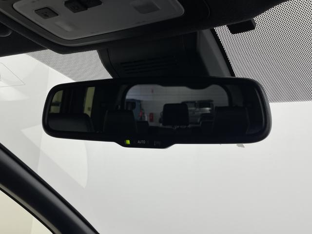 エスクァイア Ｇｉ　プレミアムパッケージ　ブラックテーラード　純正ナビ　バックカメラ　ビルトインＥＴＣ２．０　クルーズコントロール　衝突軽減システム　シートヒーター　ステアリングヒーター　オートマティックハイビーム　両側パワースライドドア　純正アルミホイール（25枚目）