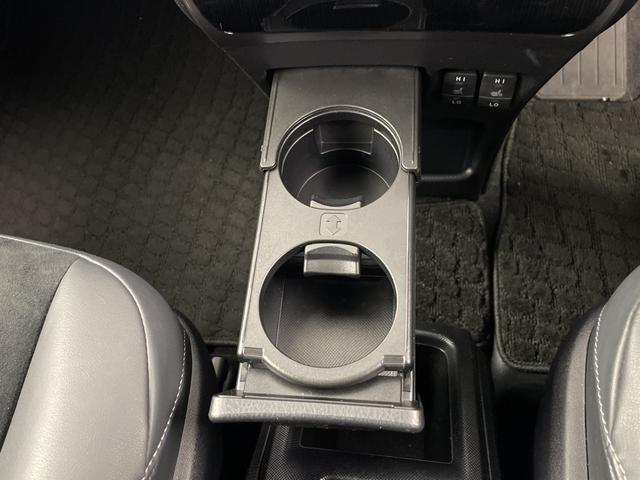 エスクァイア Ｇｉ　プレミアムパッケージ　ブラックテーラード　純正ナビ　バックカメラ　ビルトインＥＴＣ２．０　クルーズコントロール　衝突軽減システム　シートヒーター　ステアリングヒーター　オートマティックハイビーム　両側パワースライドドア　純正アルミホイール（28枚目）