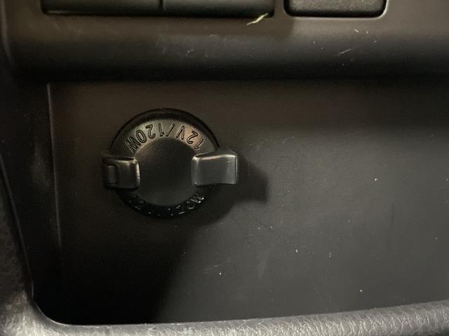 エスクァイア Ｇｉ　プレミアムパッケージ　ブラックテーラード　純正ナビ　バックカメラ　ビルトインＥＴＣ２．０　クルーズコントロール　衝突軽減システム　シートヒーター　ステアリングヒーター　オートマティックハイビーム　両側パワースライドドア　純正アルミホイール（30枚目）