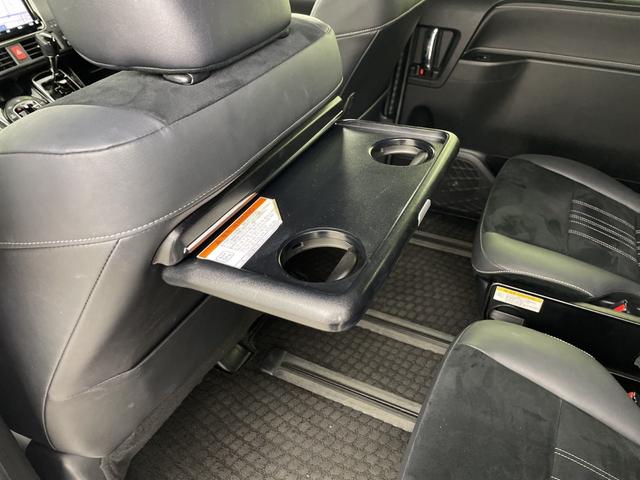 エスクァイア Ｇｉ　プレミアムパッケージ　ブラックテーラード　純正ナビ　バックカメラ　ビルトインＥＴＣ２．０　クルーズコントロール　衝突軽減システム　シートヒーター　ステアリングヒーター　オートマティックハイビーム　両側パワースライドドア　純正アルミホイール（33枚目）