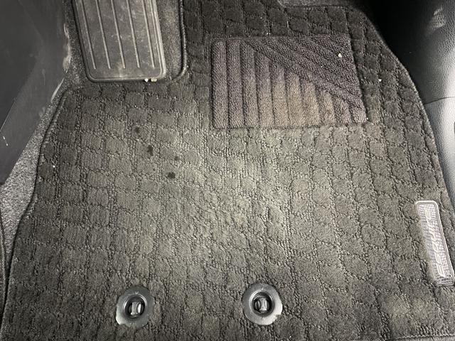 エスクァイア Ｇｉ　プレミアムパッケージ　ブラックテーラード　純正ナビ　バックカメラ　ビルトインＥＴＣ２．０　クルーズコントロール　衝突軽減システム　シートヒーター　ステアリングヒーター　オートマティックハイビーム　両側パワースライドドア　純正アルミホイール（36枚目）