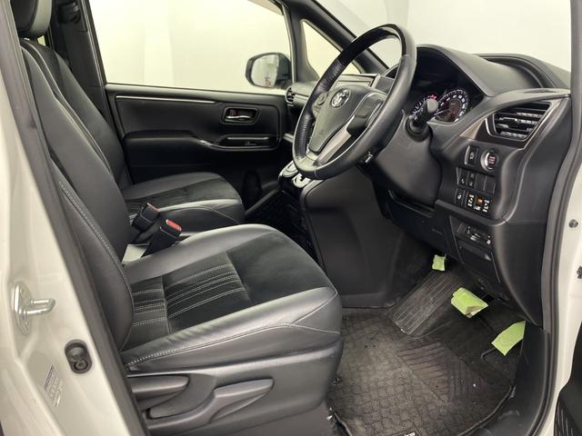 エスクァイア Ｇｉ　プレミアムパッケージ　ブラックテーラード　純正ナビ　バックカメラ　ビルトインＥＴＣ２．０　クルーズコントロール　衝突軽減システム　シートヒーター　ステアリングヒーター　オートマティックハイビーム　両側パワースライドドア　純正アルミホイール（39枚目）