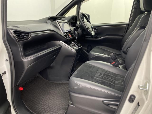 エスクァイア Ｇｉ　プレミアムパッケージ　ブラックテーラード　純正ナビ　バックカメラ　ビルトインＥＴＣ２．０　クルーズコントロール　衝突軽減システム　シートヒーター　ステアリングヒーター　オートマティックハイビーム　両側パワースライドドア　純正アルミホイール（40枚目）