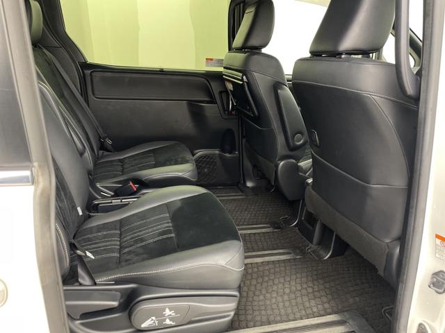 エスクァイア Ｇｉ　プレミアムパッケージ　ブラックテーラード　純正ナビ　バックカメラ　ビルトインＥＴＣ２．０　クルーズコントロール　衝突軽減システム　シートヒーター　ステアリングヒーター　オートマティックハイビーム　両側パワースライドドア　純正アルミホイール（43枚目）